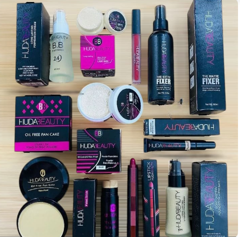 10 In 1 Makeup Deal / Huda Beauty Makeup Bundle Perfect For All Your Beauty