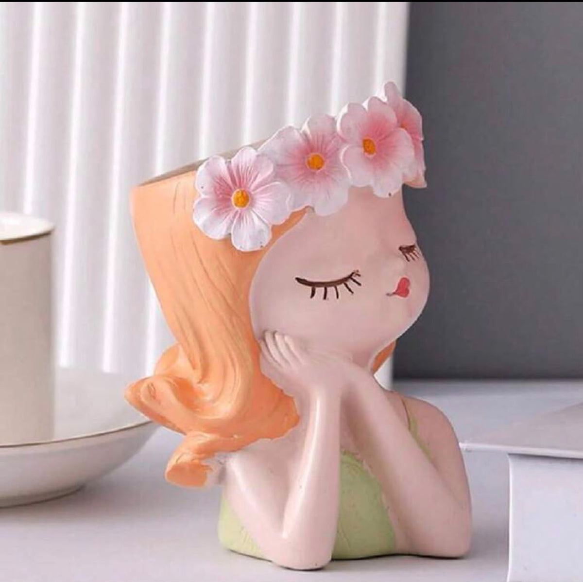 Princes-Shaped Cosmetic Storage Box – Makeup Brush Holder